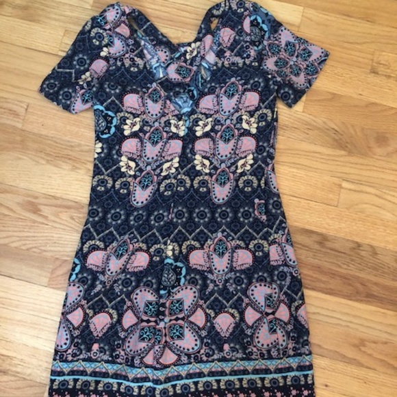 Shift Dress with Cross back - Picture 3 of 3